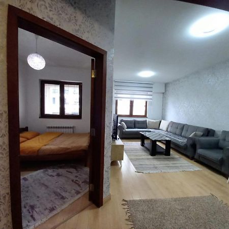 Two Rooms And Kitchen, Bathroom With Balcony Apartment Skopje Exterior photo