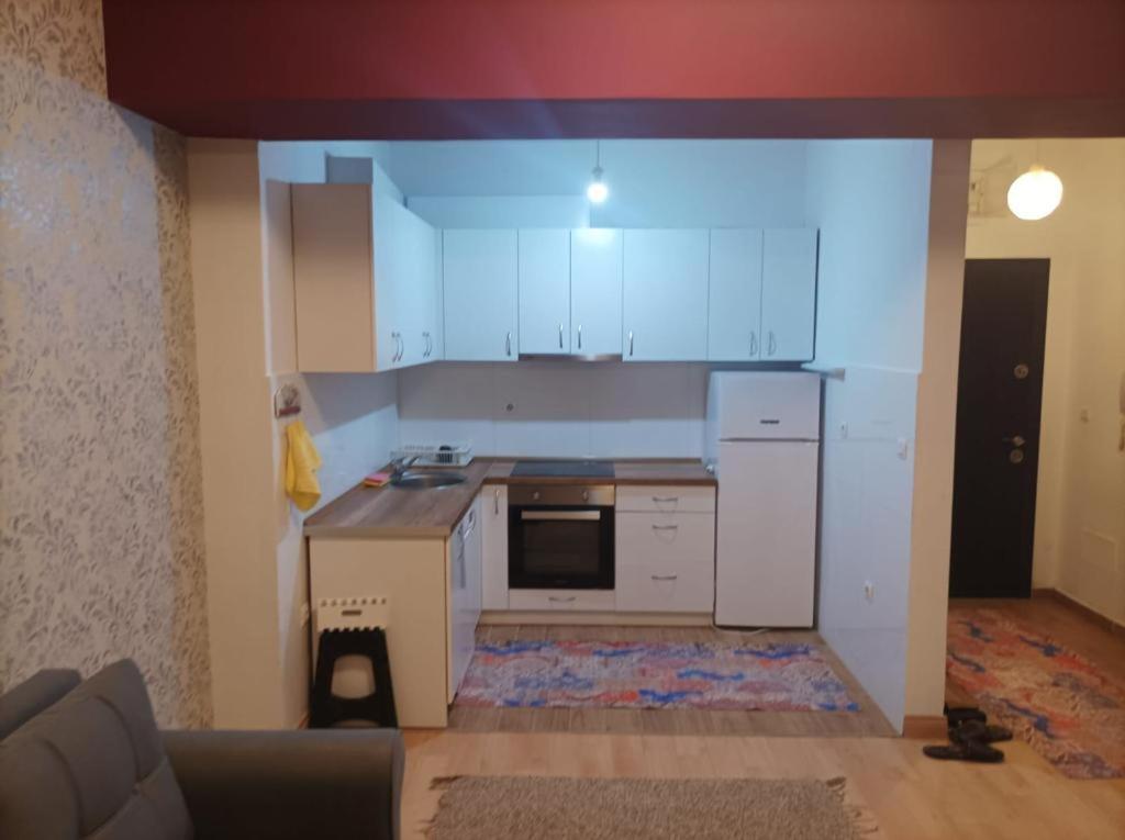 Two Rooms And Kitchen, Bathroom With Balcony Apartment Skopje Exterior photo