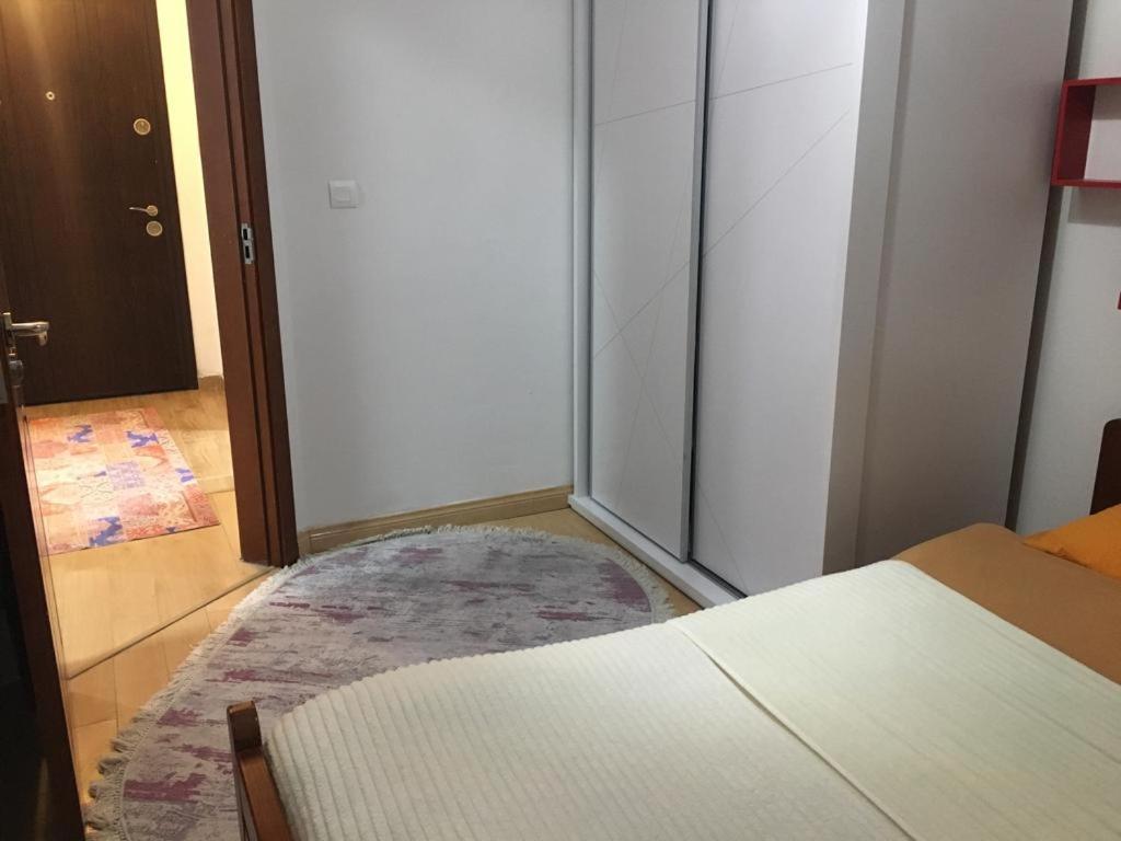 Two Rooms And Kitchen, Bathroom With Balcony Apartment Skopje Exterior photo