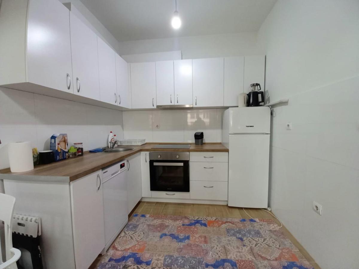 Two Rooms And Kitchen, Bathroom With Balcony Apartment Skopje Exterior photo