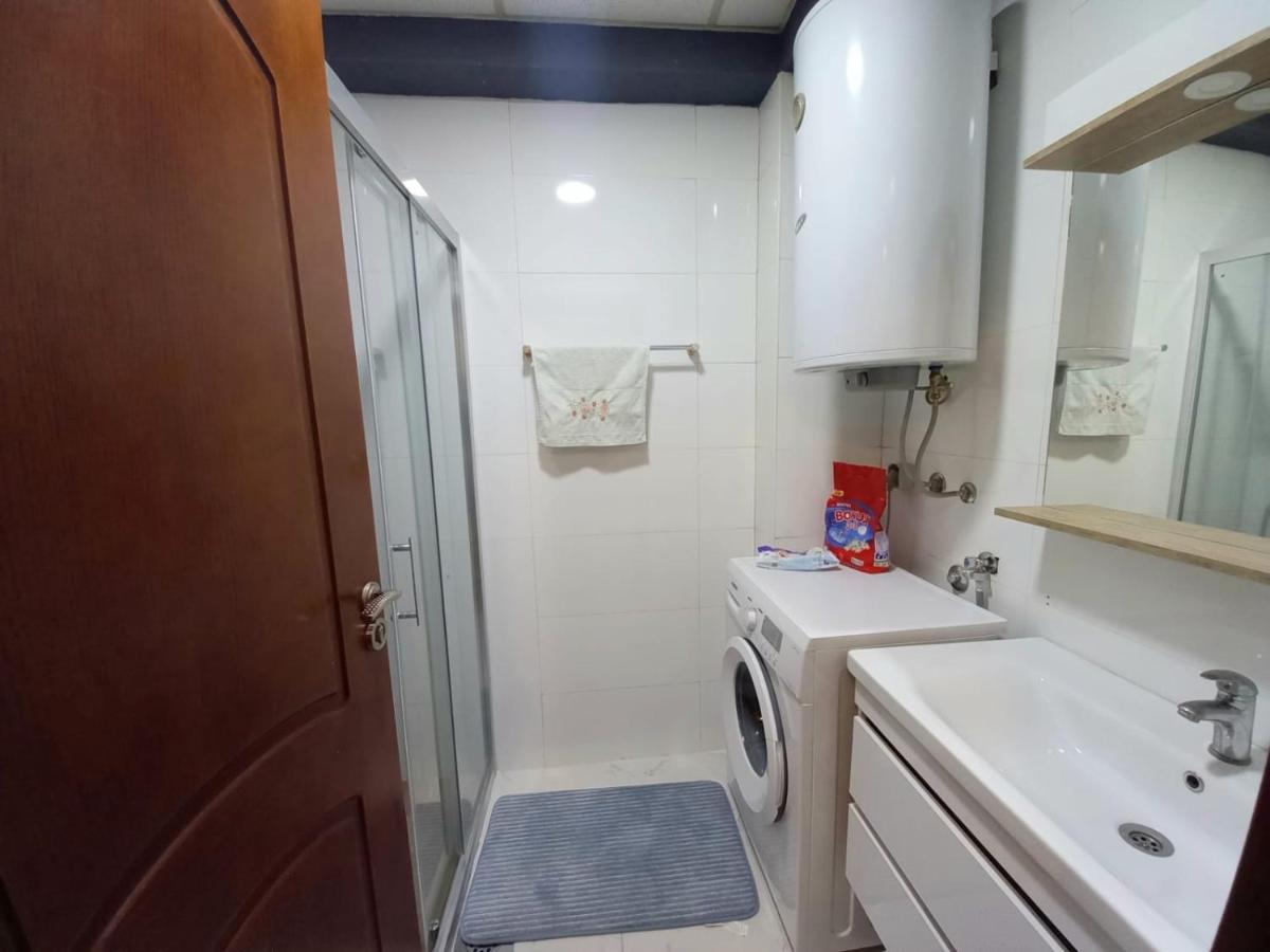 Two Rooms And Kitchen, Bathroom With Balcony Apartment Skopje Exterior photo