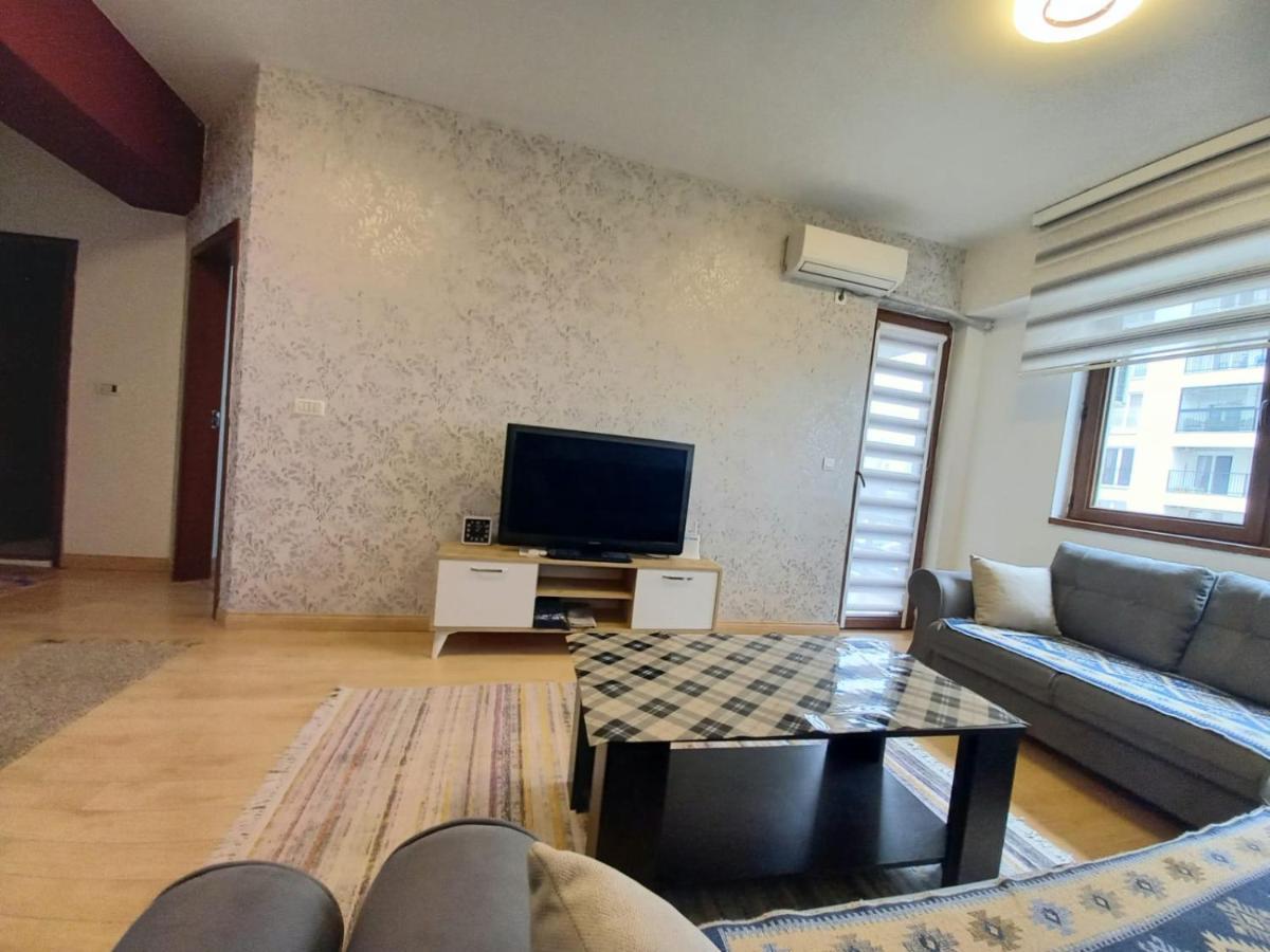 Two Rooms And Kitchen, Bathroom With Balcony Apartment Skopje Exterior photo